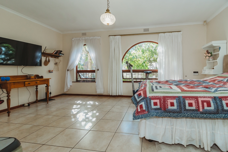 4 Bedroom Property for Sale in Glen Barrie Western Cape